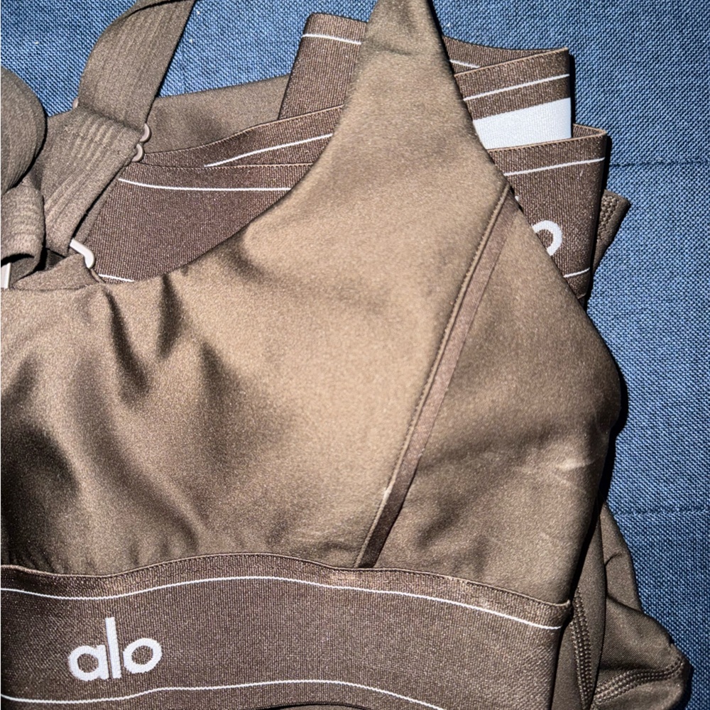 alo | Espresso Airlift Suit Up Bra & Airlift High-Waist Suit Up Legging Set - Picture 6 of 9